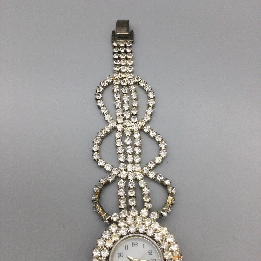 Rhinestone Cocktail Womens Watch 28mm White Dial Silver Tone New Battery 7.5